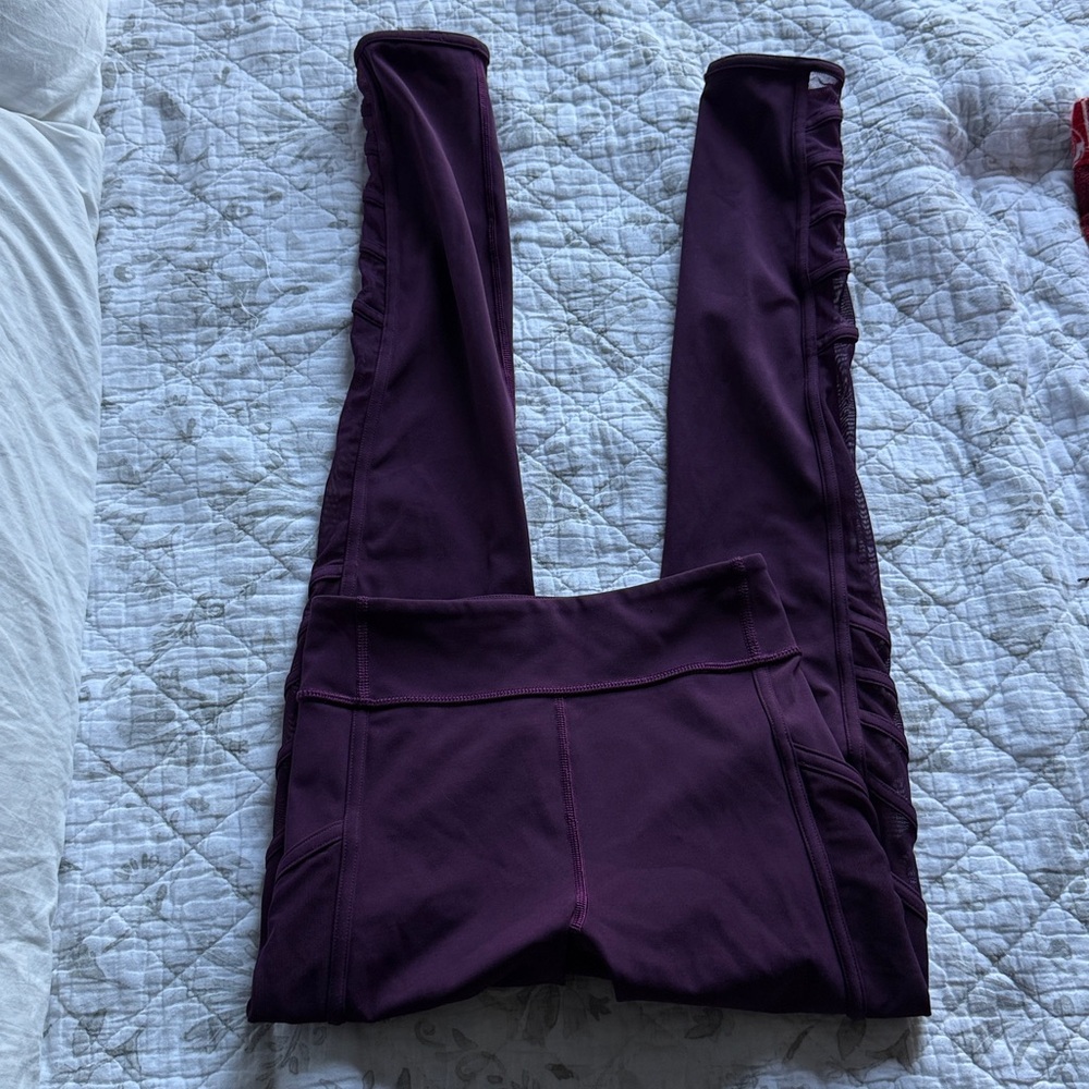 EUC Lululemon Wild And Free Tight Darkest Magenta 11” across 0/2 - Picture 3 of 6